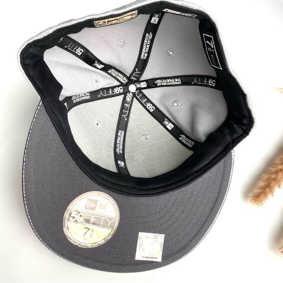 New Era Golden State Warriors Men’s Fitted Hat Sz 7 1/2 Silver Gray NBA EUC - Picture 2 of 5